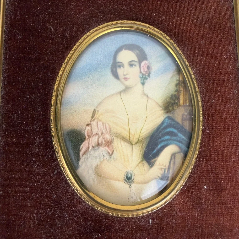Cameo Creation Portrait Isabella Montgomery Convex Glass Ornate Gold Frame